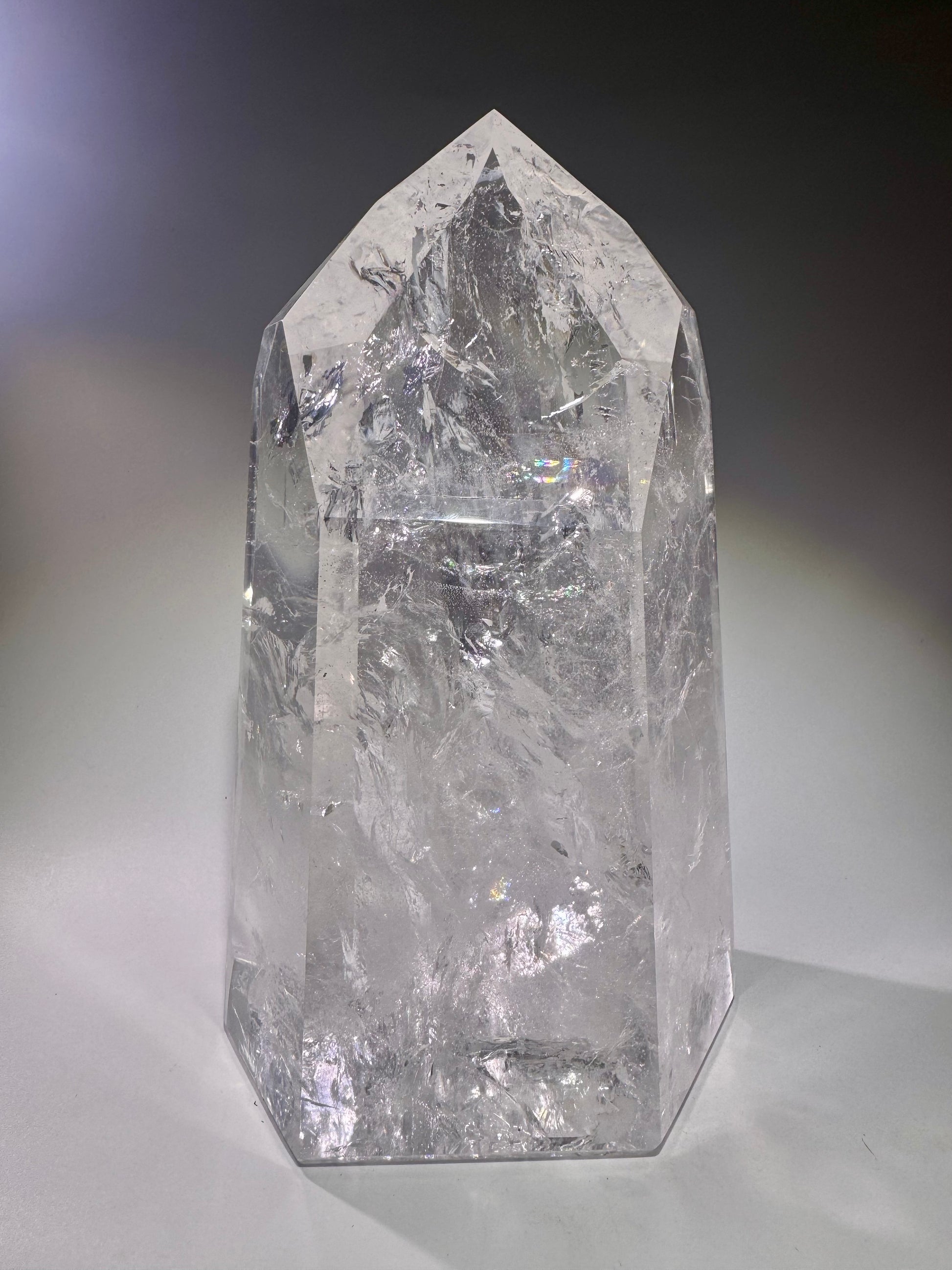 Grosse transparente Quarzspitze – seltenes Sammlerstück mit sanftem Schliff