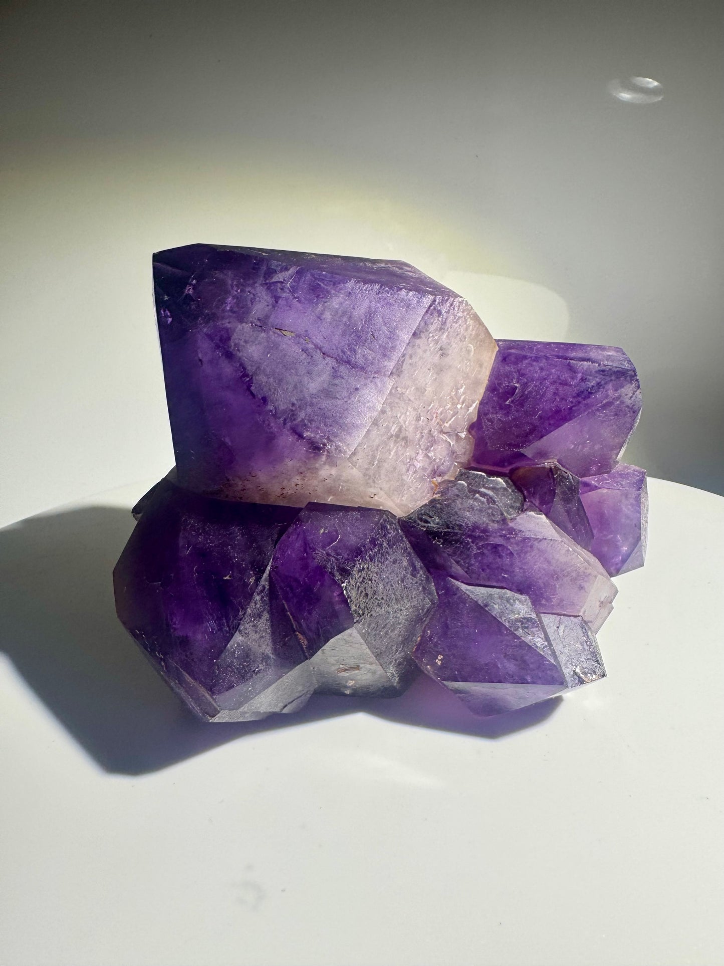 Grosser Kongo-Amethyst mit eindrucksvollen Spitzen und Tiefe