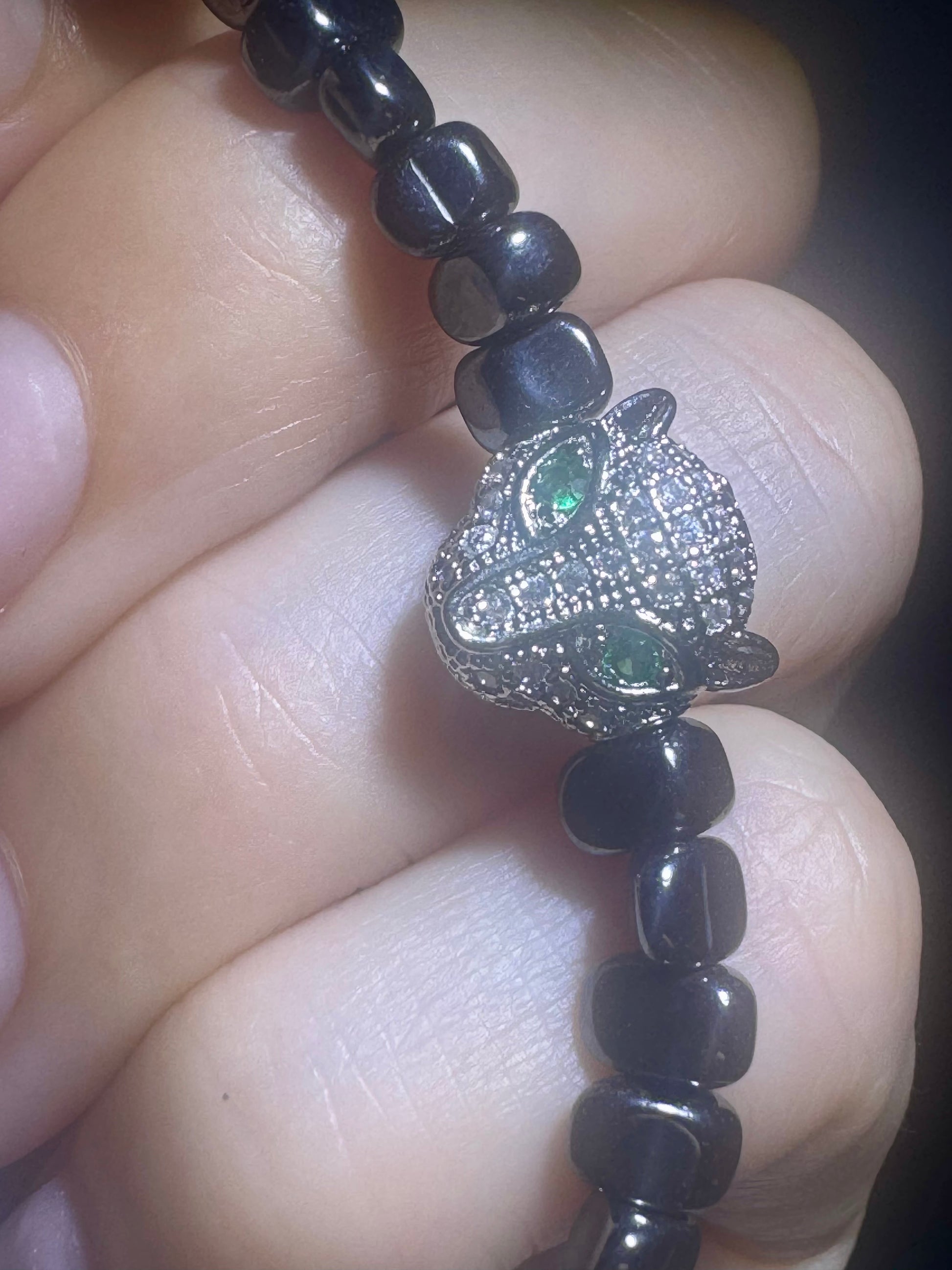 Hämatit-Heilstein-Armband mit funkelndem Pantherkopf – UNIQUE CRYSTALS