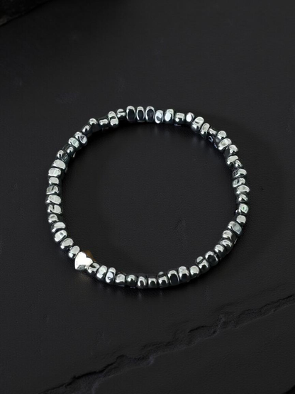 Hämatit Armband mit facettiertem Herz in Gold oder Silber – Unisex Edelsteinarmband