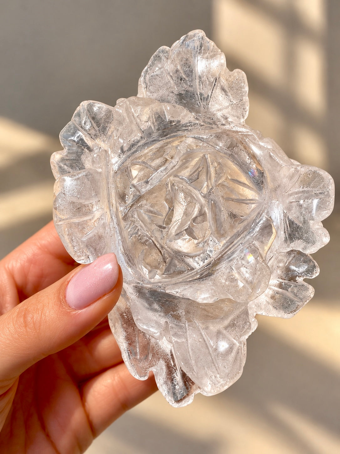 Handgefertigte Bergkristall-Rose aus Brasilien, 11,1 cm lang und 388 g schwer