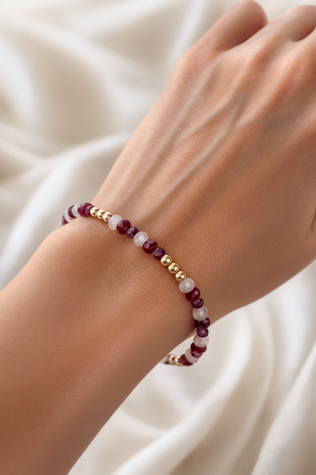 Handgeknüpftes Edelstein-Armband mit Rubinen, Amethyst & Rosenquartz