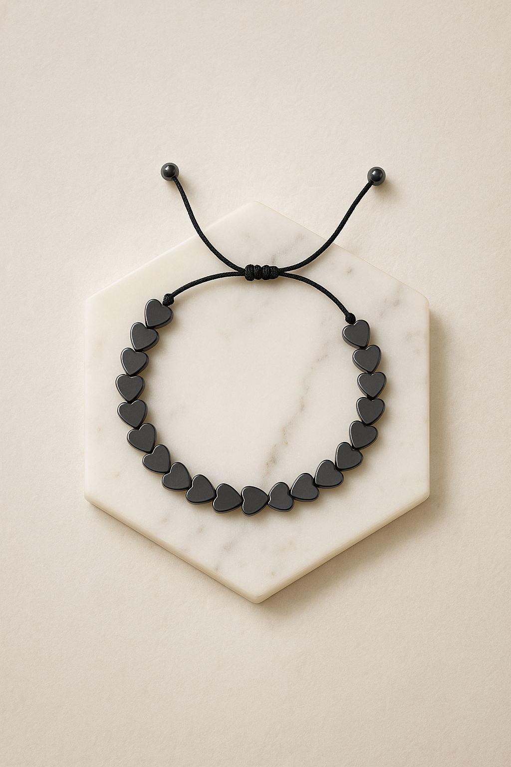 Handgemachtes Hämatit-Herzarmband – Schutz, Eleganz & Liebe ✨
