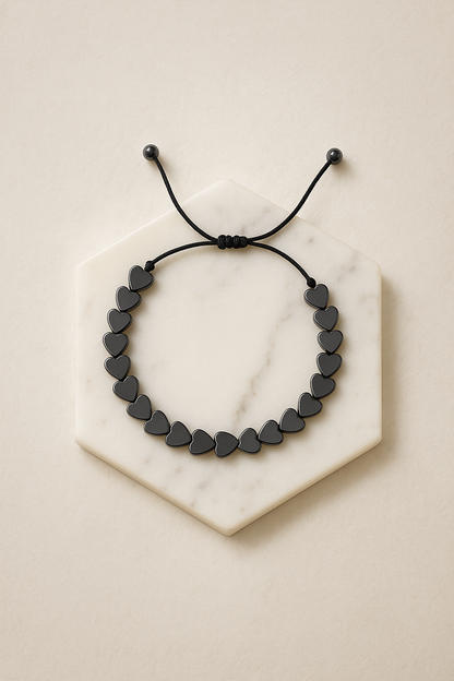 Handgemachtes Hämatit-Herzarmband – Schutz, Eleganz & Liebe ✨

