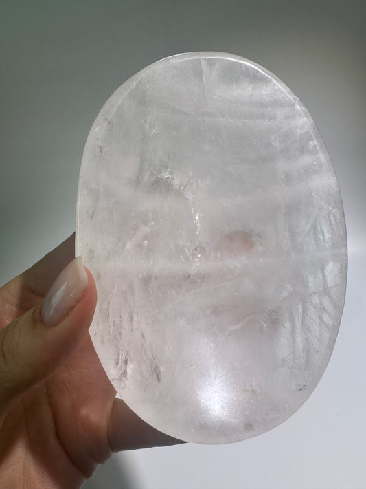 Handgeschliffene Bergkristallschale aus Brasilien