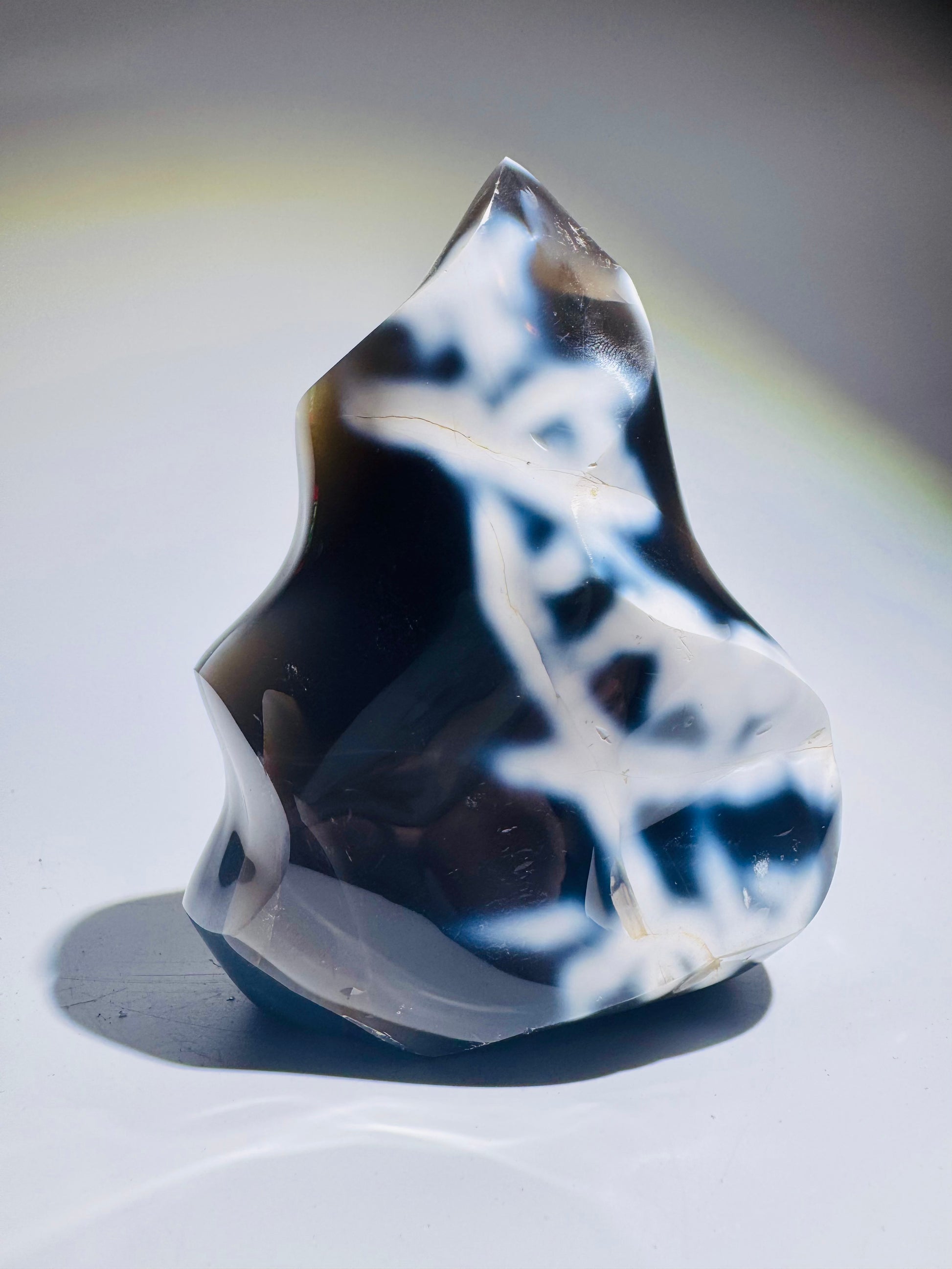 Handgeschliffene Orca Agate Kristallflamme, 12 cm hoch, Unikat