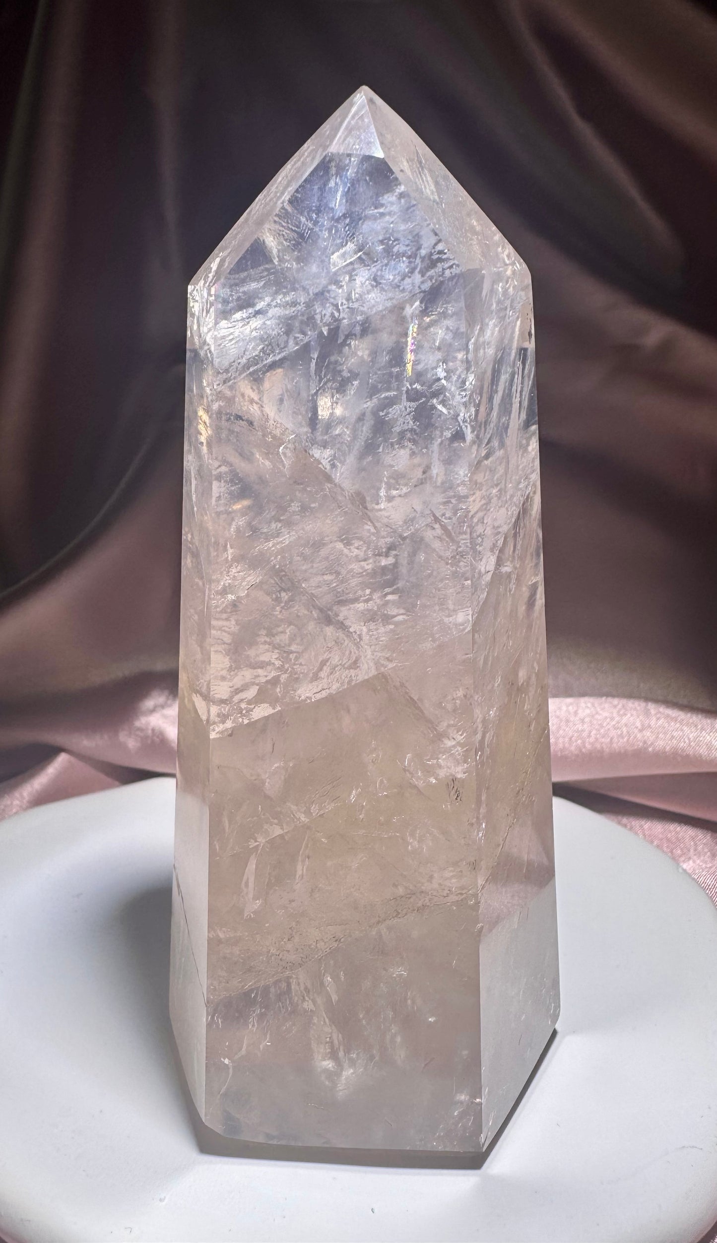 Handgeschliffener Edelstein in zartem Rosa