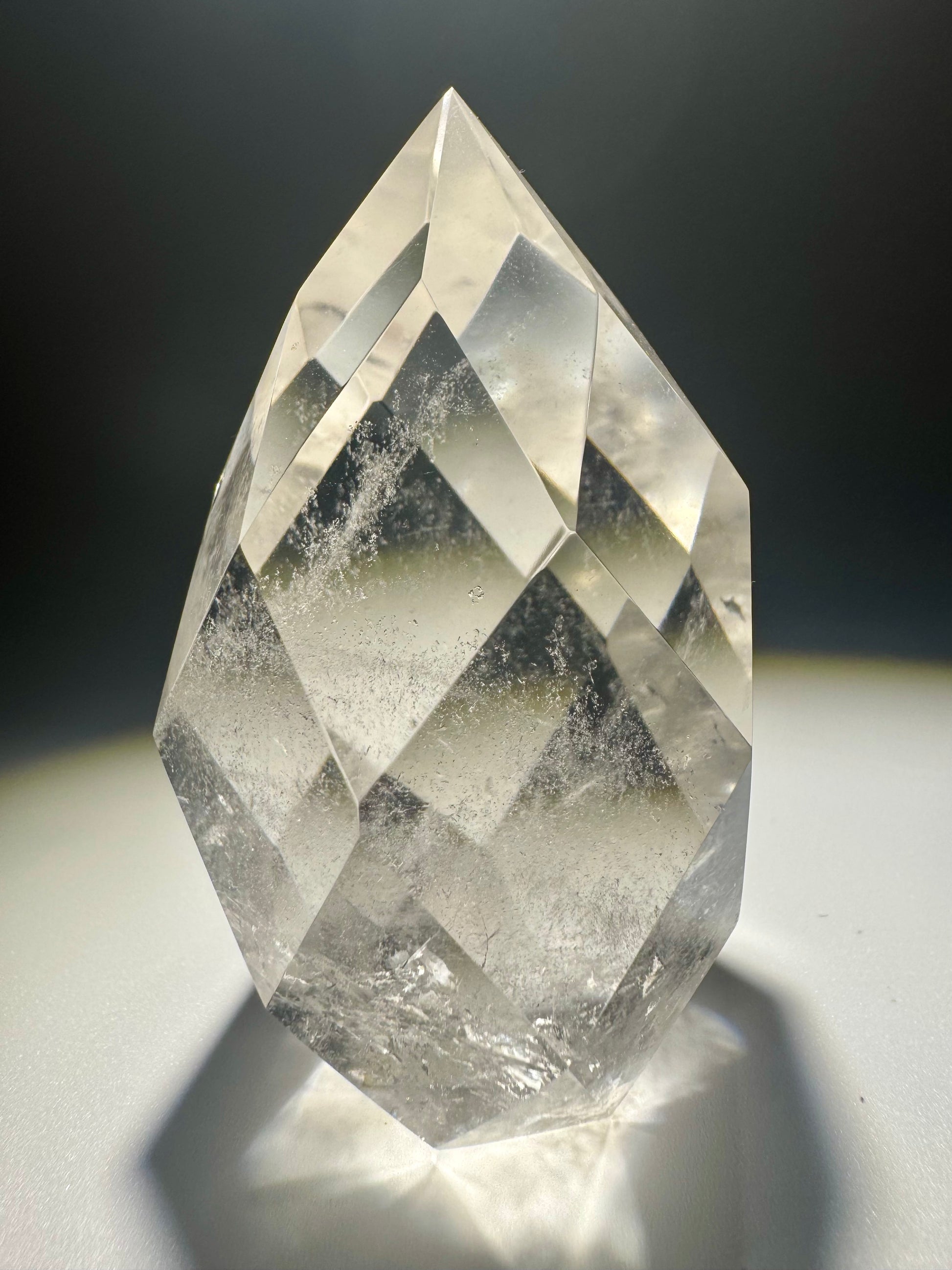 Handgeschliffenes Kristall-Ornament aus reinem Bergkristall – Klarstein 6,8 cm hoch