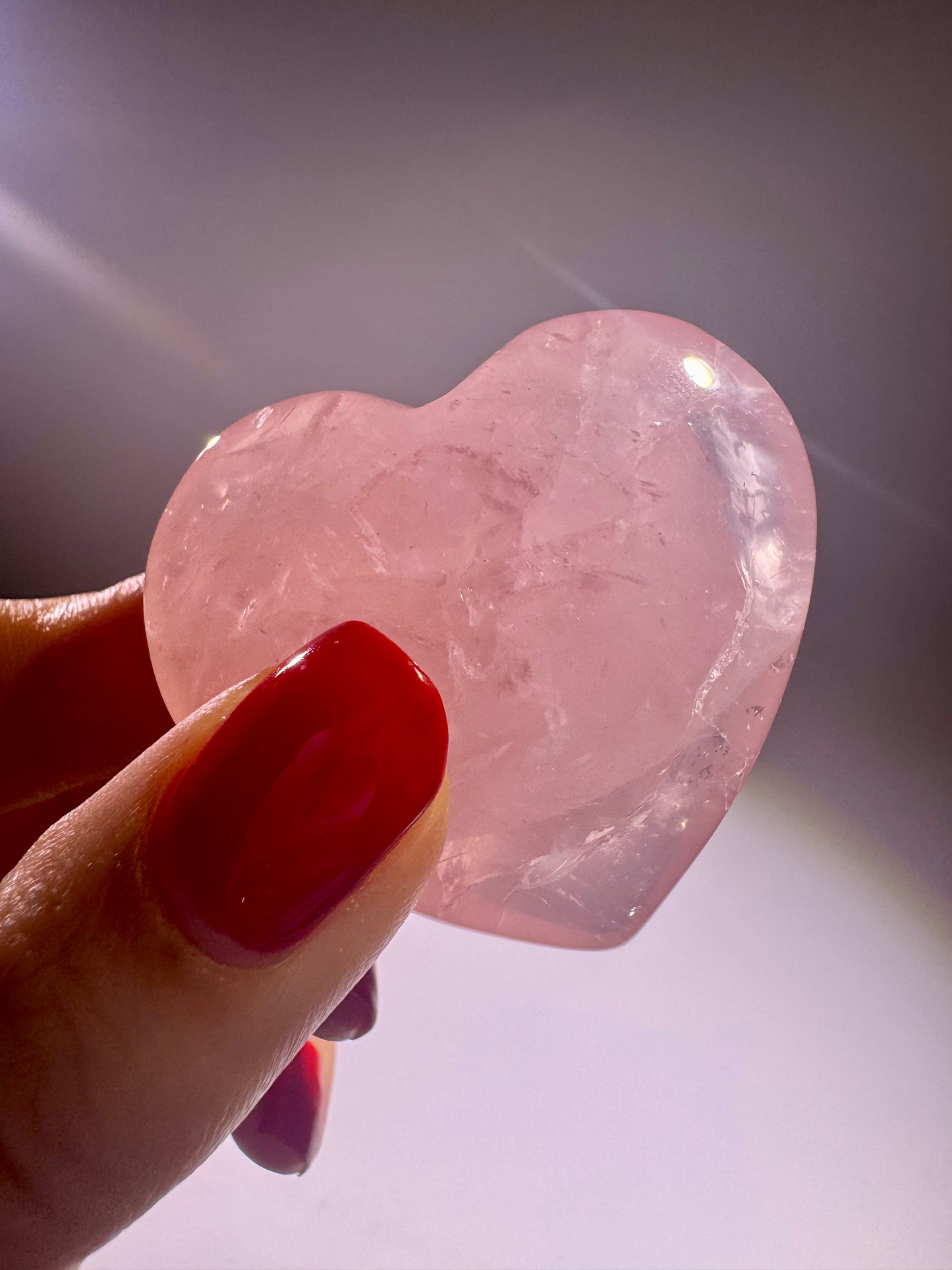 Handgeschliffenes Rosenquarz-Herz 4,5 cm – Symbol für Liebe & Mitgefühl