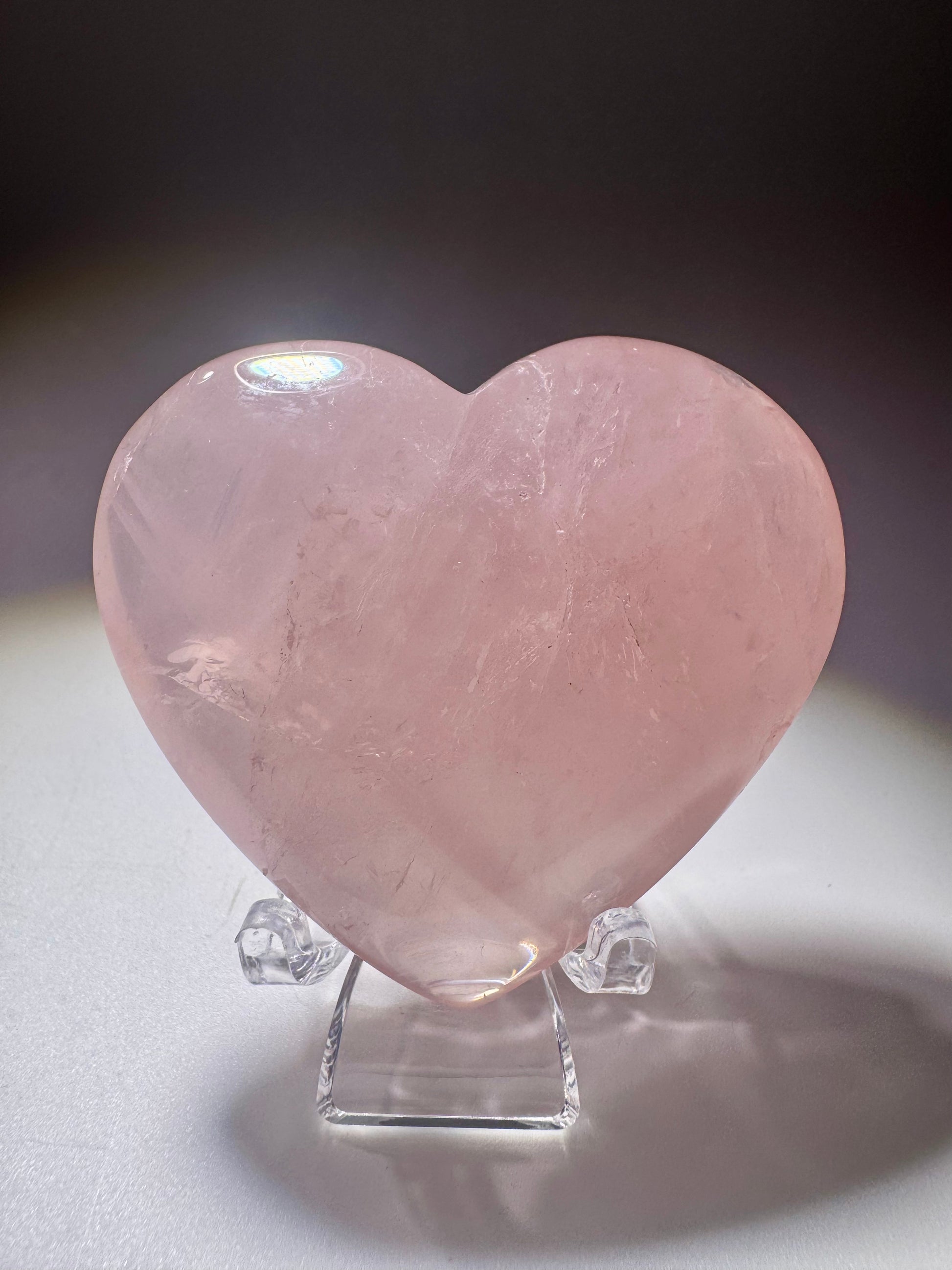 Handgeschliffenes Rosenquarz-Herz aus Brasilien in zartem Rosa – 5,7 cm gross, doppelseitig geformt