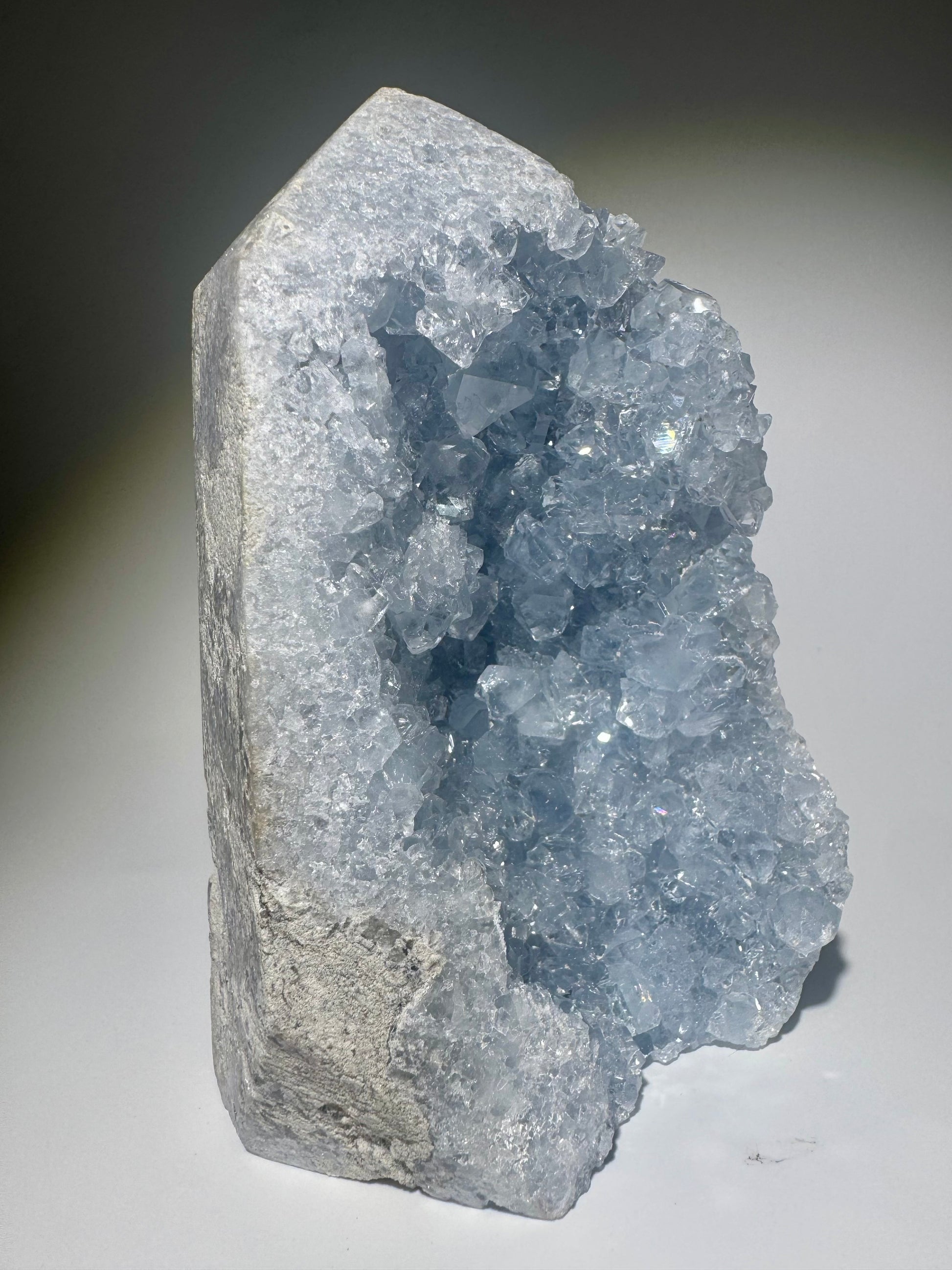 Hellblaue Celestin Kristallspitze in Premiumqualität – 12 cm hoch