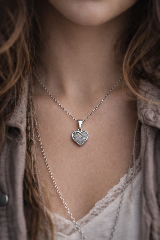 Herzanhänger aus echtem Meteoriten – Kosmischer Ursprung, zeitloses Design