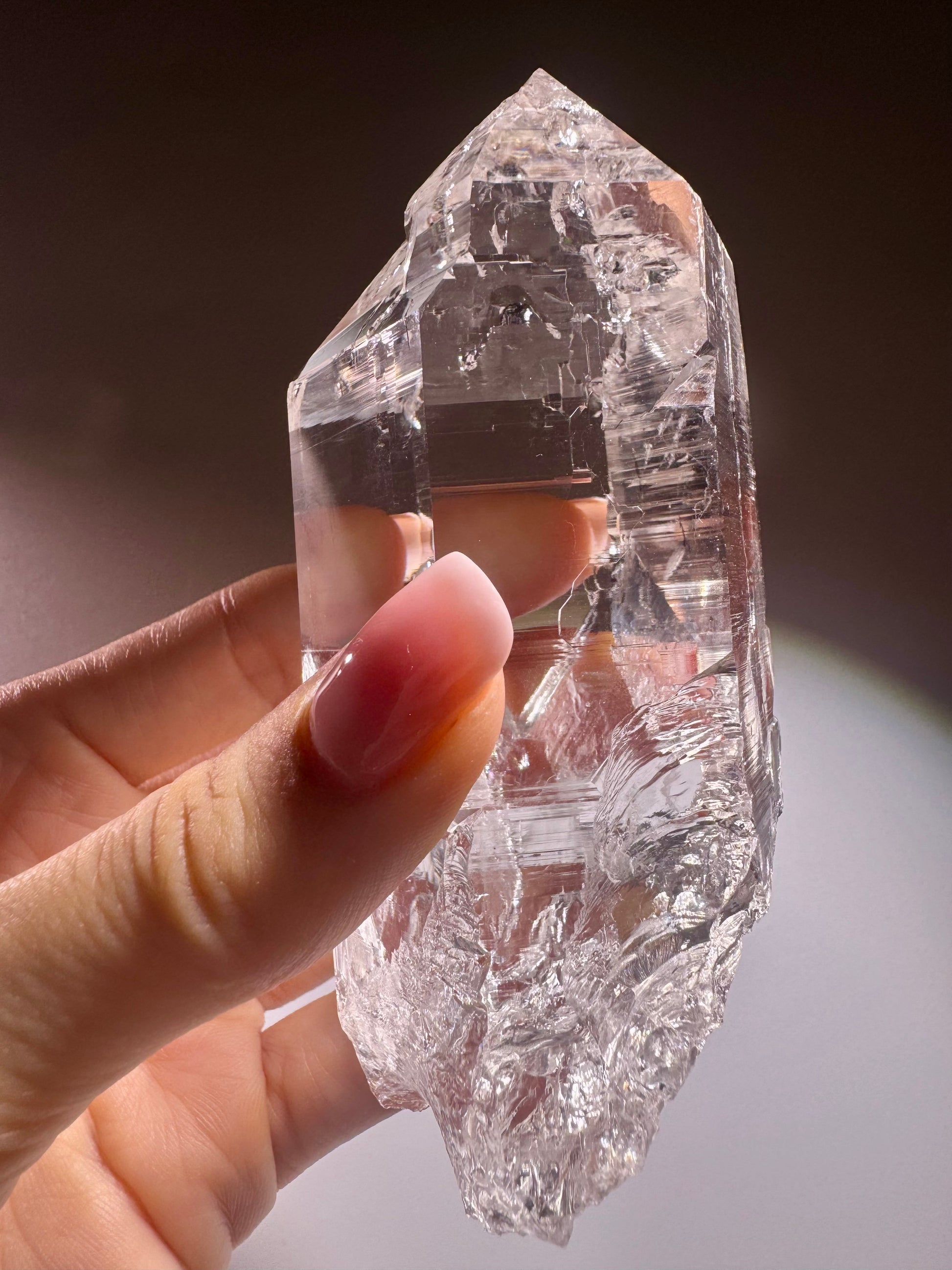 Himalaya-Quarz 11 cm, 299 g – Kristall mit lemurischen Linien aus Pakistan