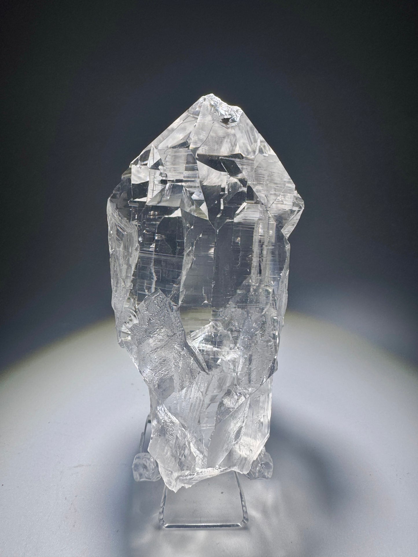 Himalaya-Quarz – glasklare Spitze mit einzigartiger Struktur Grösse: 8,3 cm 