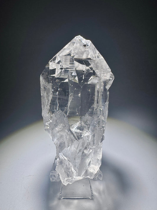 Himalaya-Quarz – glasklare Spitze mit einzigartiger Struktur Grösse: 8,3 cm 