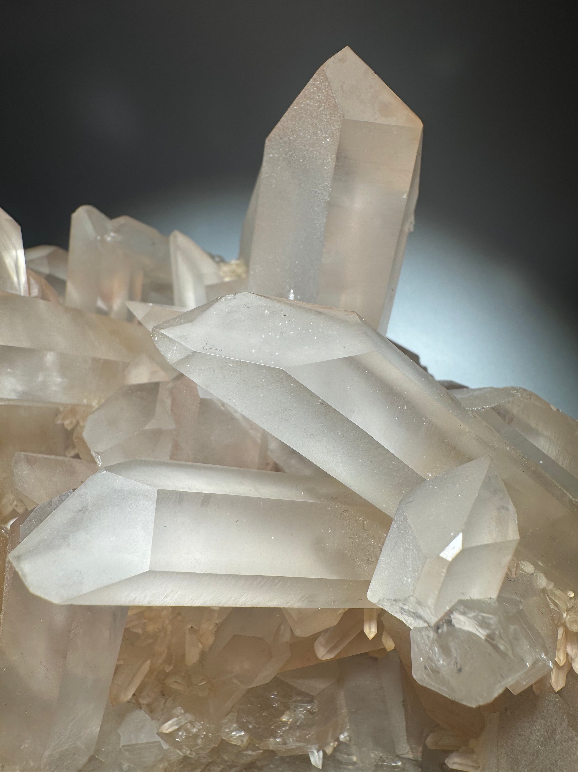 Himalaya Quarzformation Light Pink mit dichter Babyspitzen-Struktur