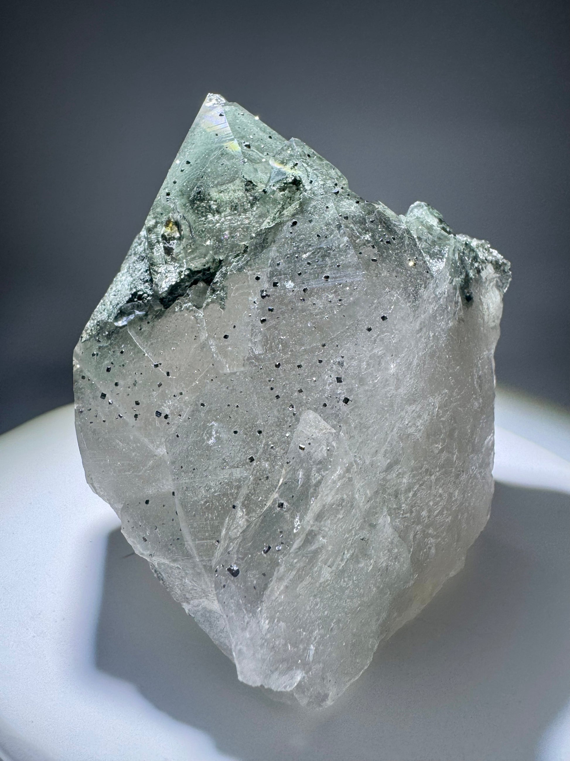 Hochalpiner Kristall mit Chlorit – Naturbelassenes Unikat aus dem Himalaya