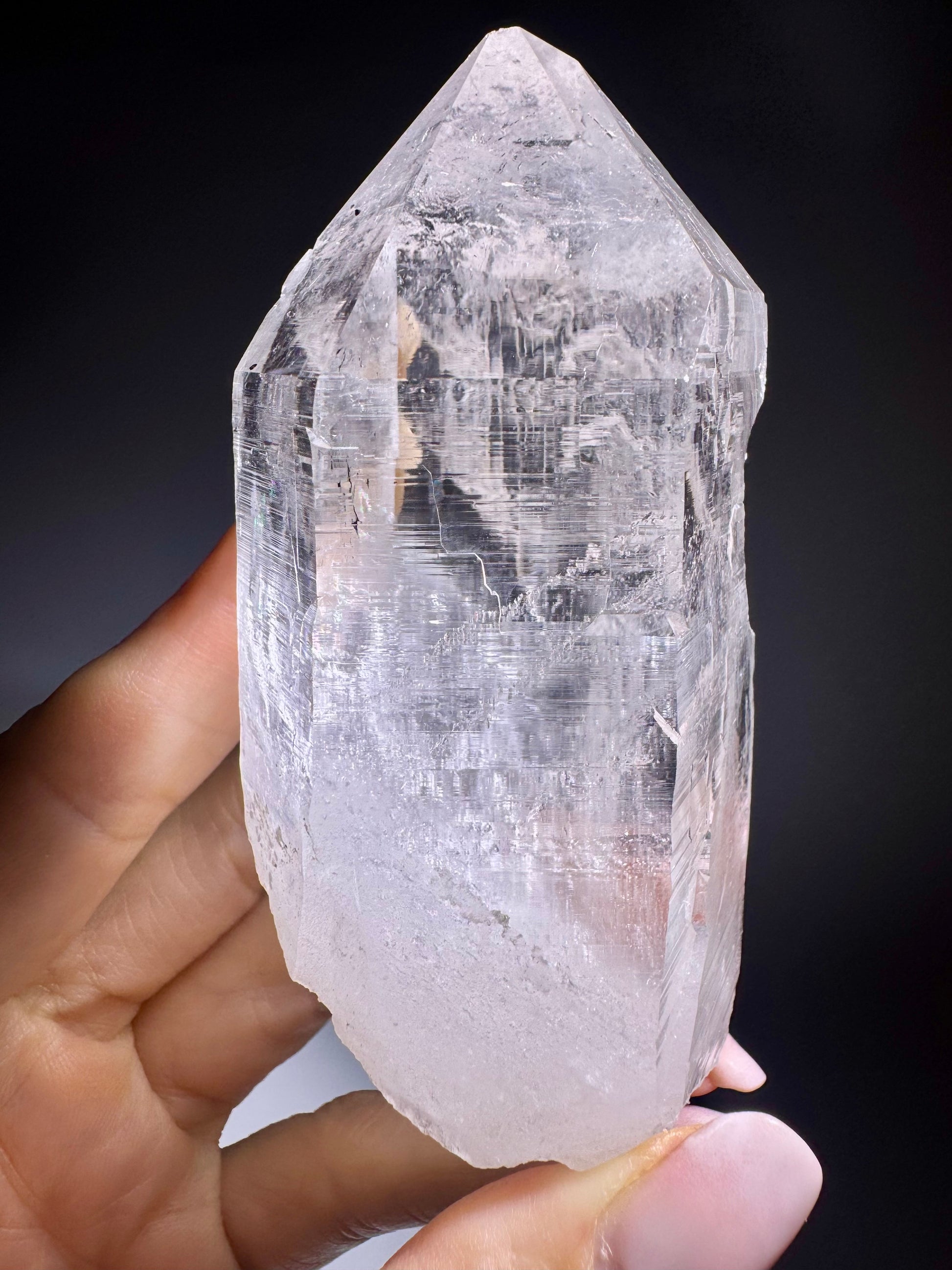Hochgebirgs-Quarz 9 cm – Gletscherreine Kristallspitze mit Lemurien-Linien
