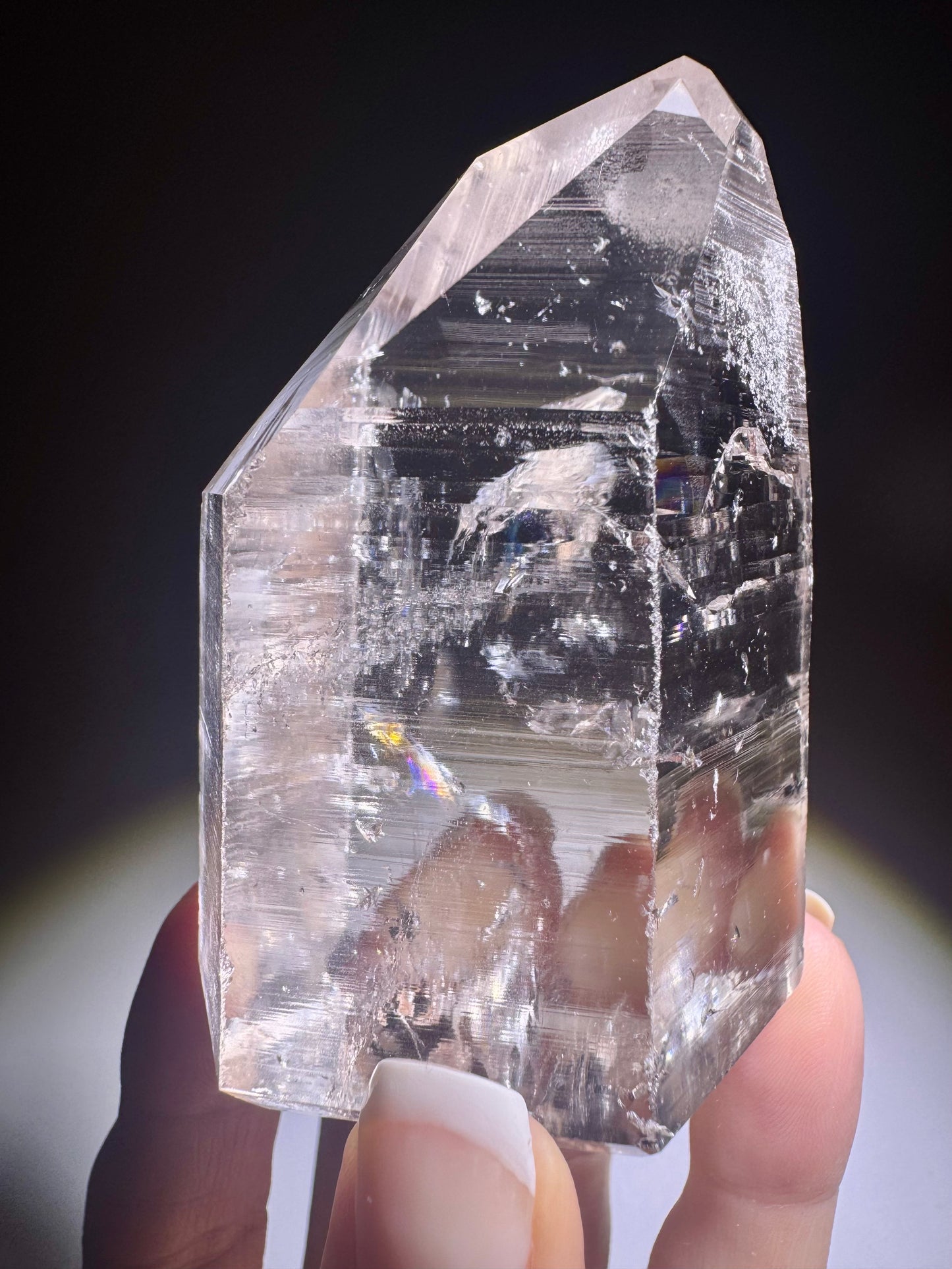 Hochqualitativer Lemurian Kristall mit Lichtlinien und klarer Spitze – 186 g