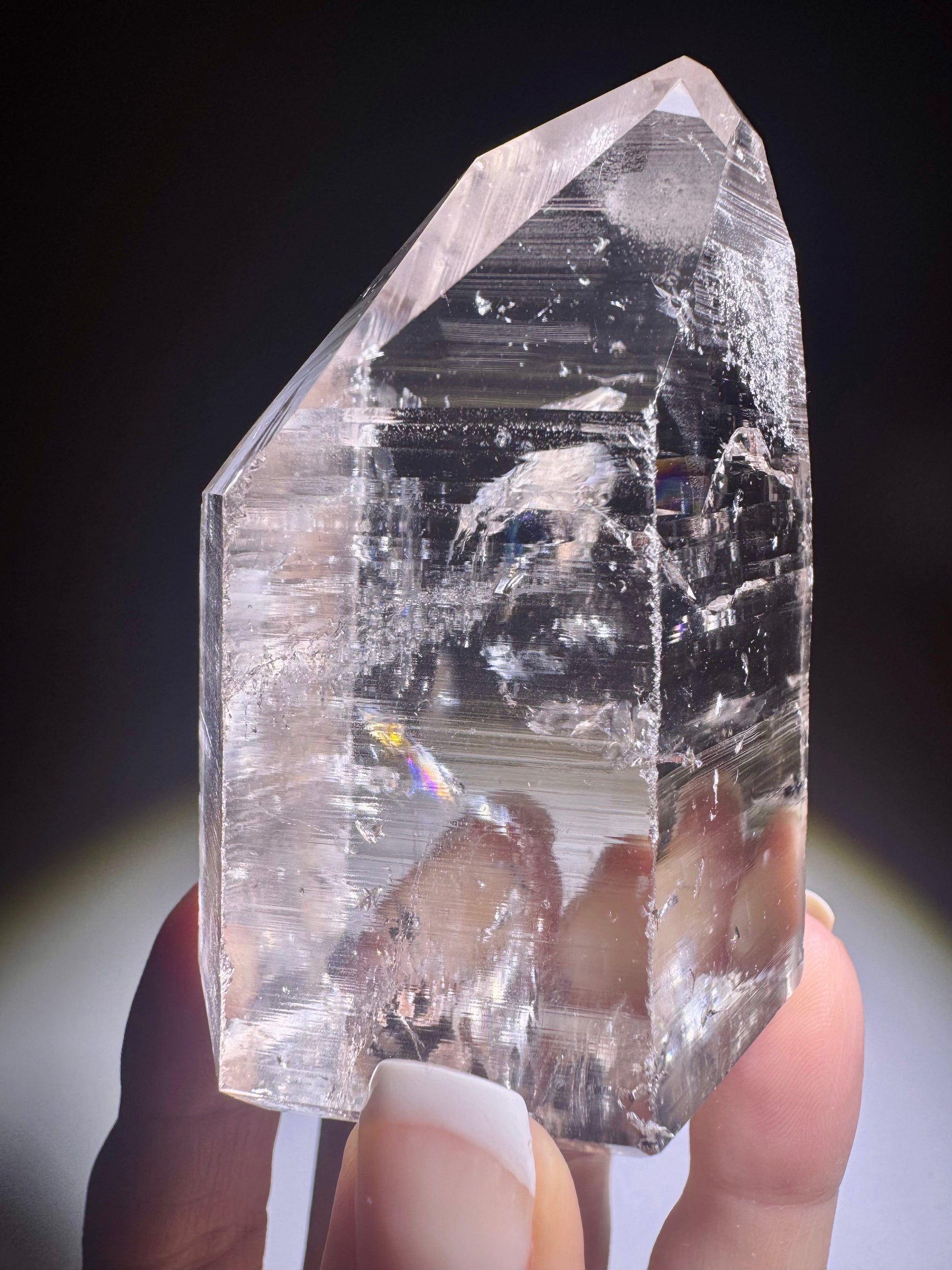 Hochqualitativer Lemurian Kristall mit Lichtlinien und klarer Spitze – 186 g