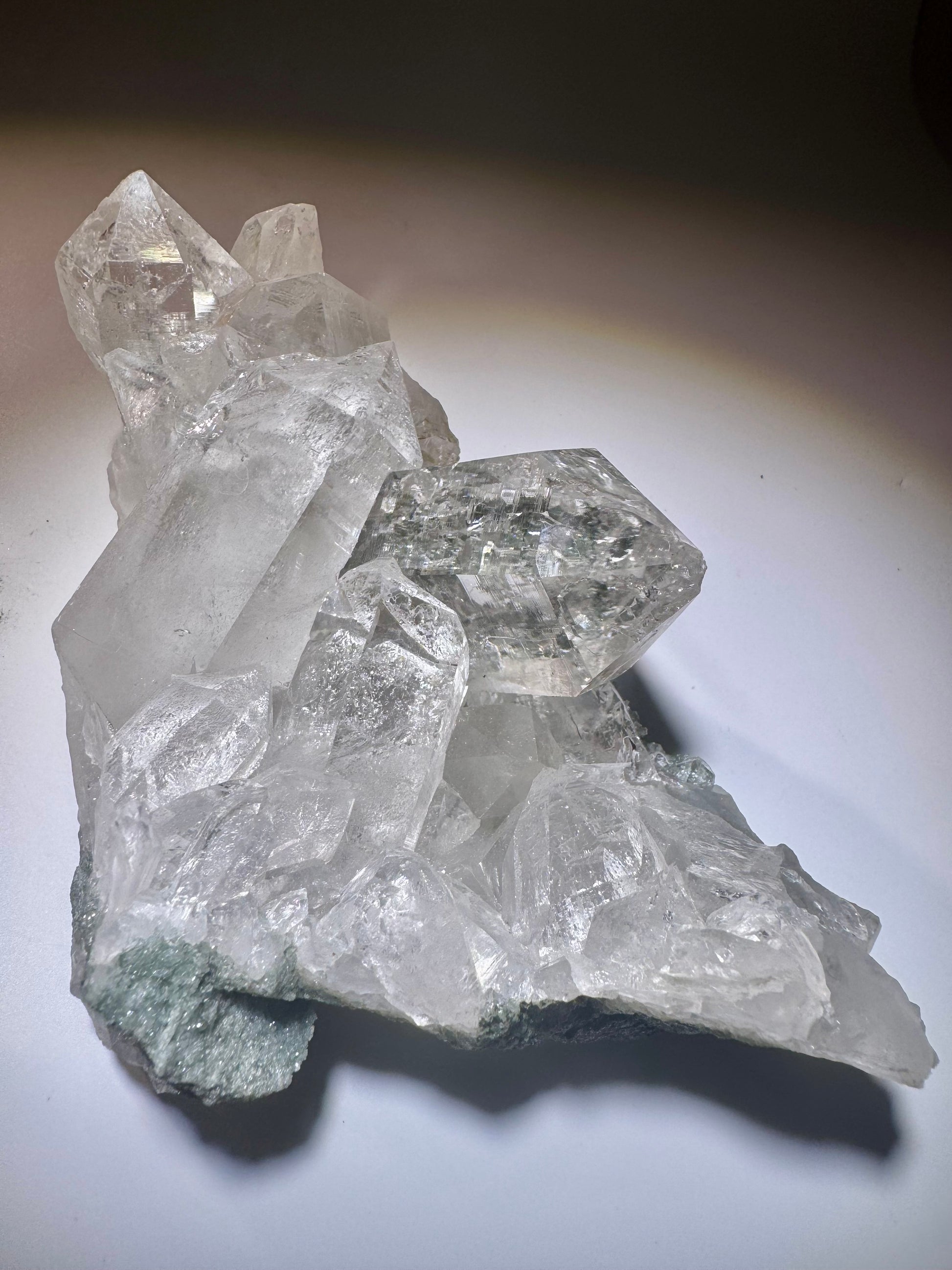 Hochreine Himalaya Kristallstufe – 802g, 15.5x9.5cm, Extra klare Quarzkristalle