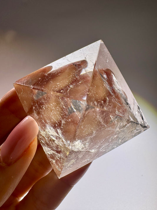 Hochtransparente Quarz-Pyramide – 4.7 cm – Lichtkristall aus Brasilien