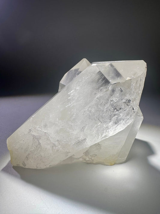 Hochwertige Bergkristall Stufe aus Brasilien – 10.5 cm, 593 g, extraklar und ungeschliffen