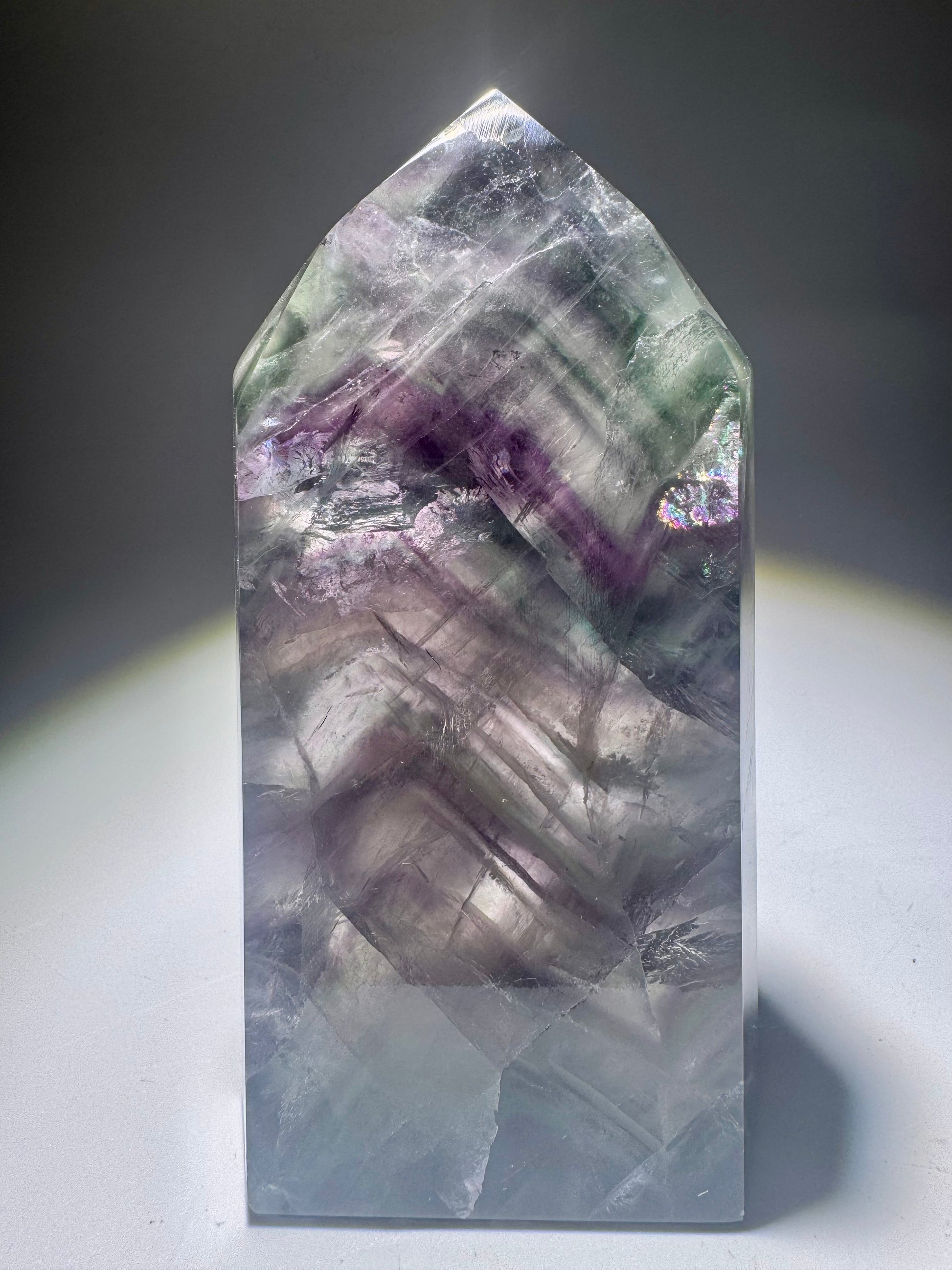 Hochwertige Fluoritspitze aus Brasilien in grün-lila mit wunderschönem Farbspiel