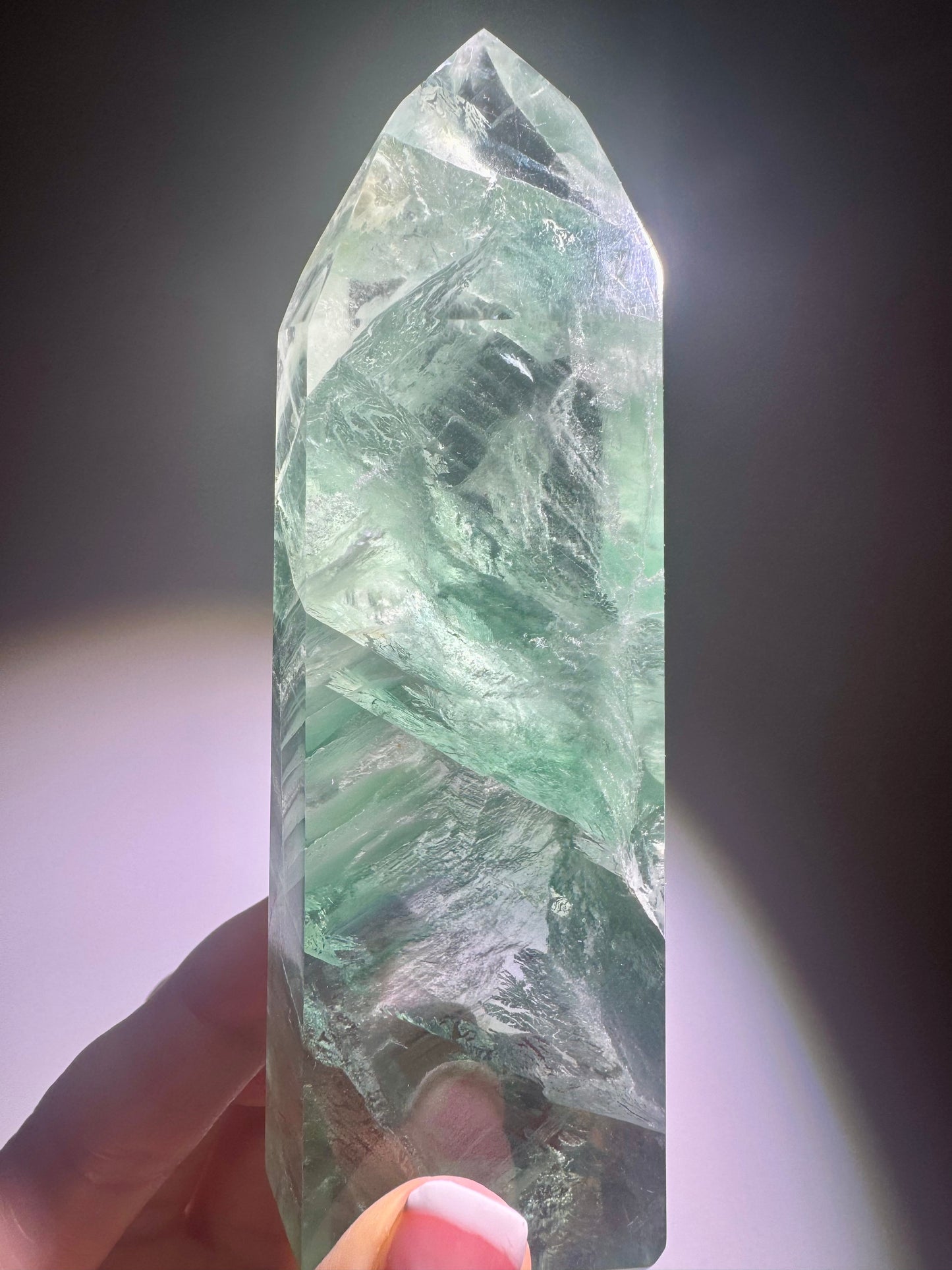 Hochwertige Fluoritspitze in Mintgrün aus Brasilien, 11,7 cm gross, 261 g schwer