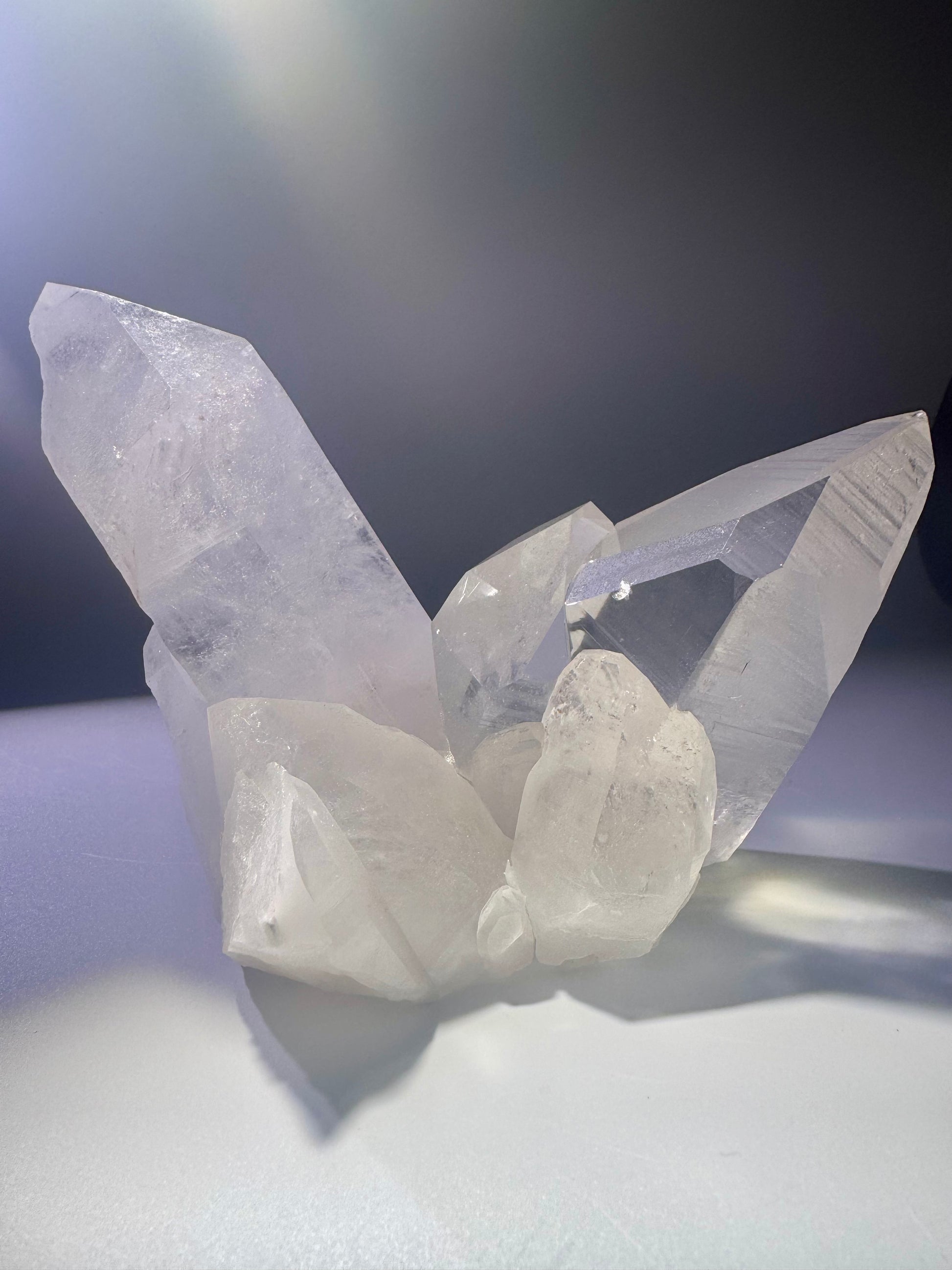 Hochwertige Lemurian Kristallstufe mit Lemurian Linien – 13 cm, 791 g, extraklar & ungeschliffen, perfektes Sammlerstück