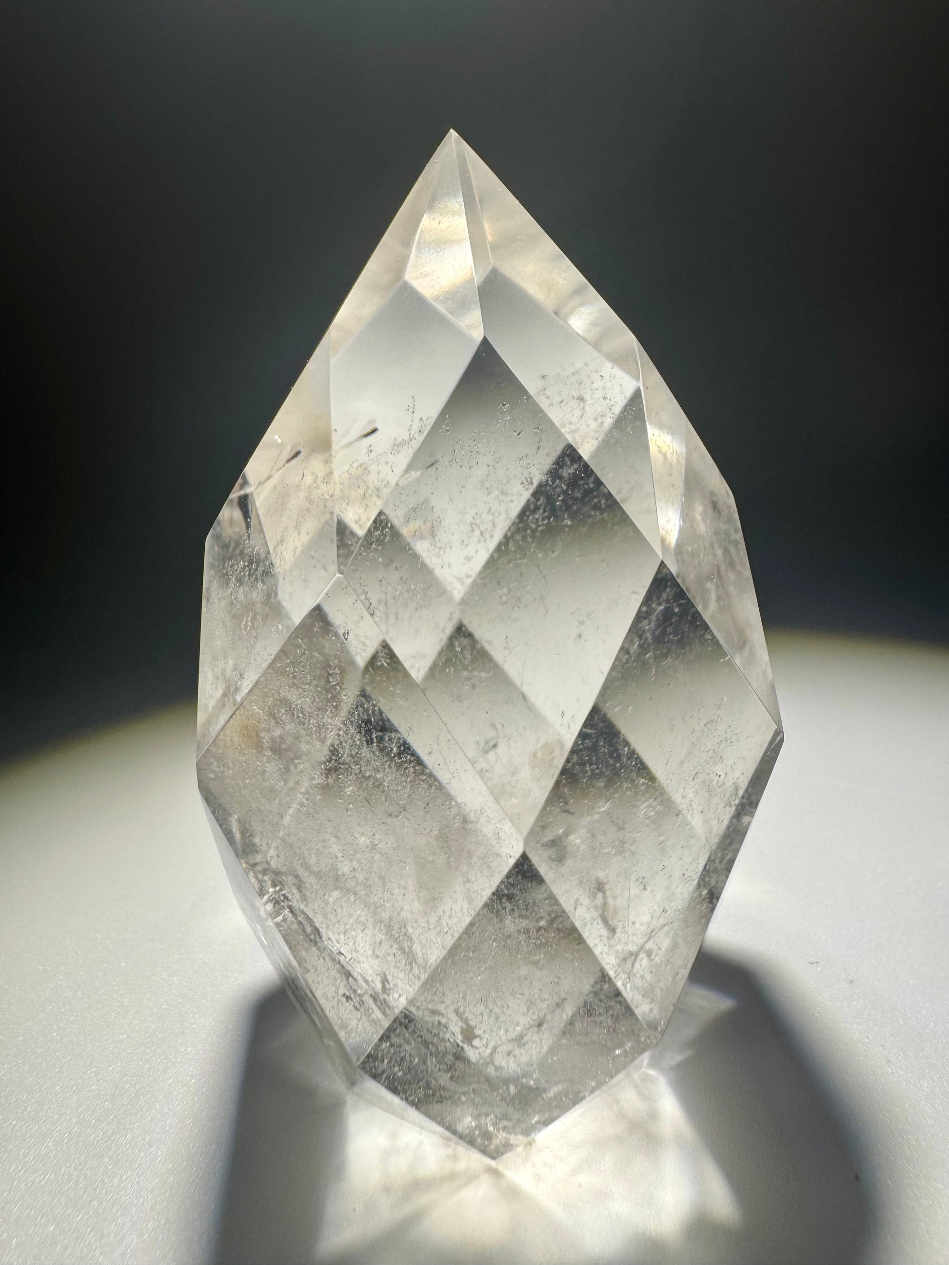 Hochwertiger Bergkristall geschliffen als Ornament – 6,8 cm, 141 g – direkt ausgesucht