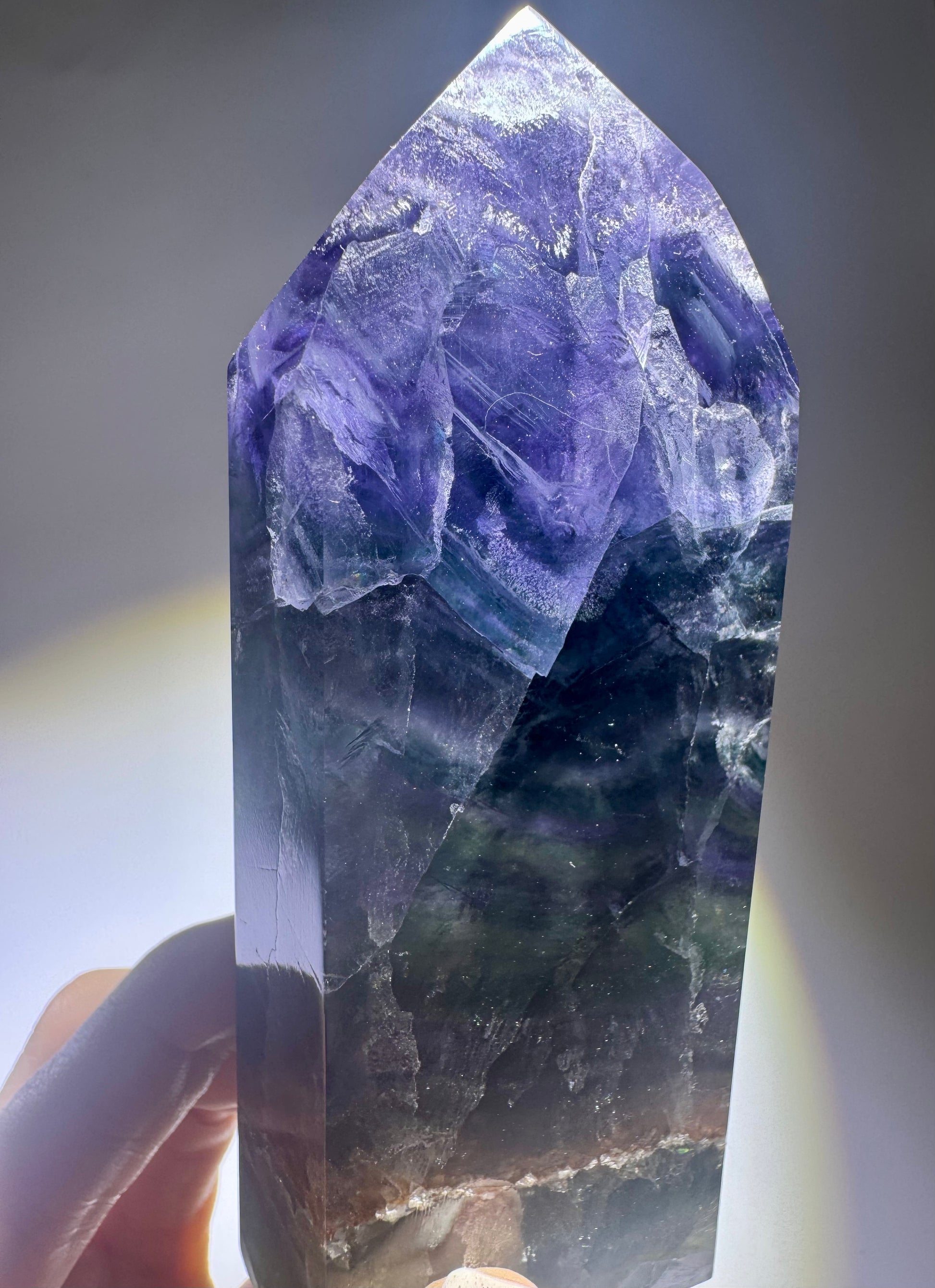 Hochwertiger Fluorit Kristall – 1A-Qualität, Edelstein mit Regenbogen und Blautönen