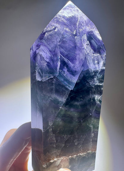 Hochwertiger Fluorit Kristall – 1A-Qualität, Edelstein mit Regenbogen und Blautönen