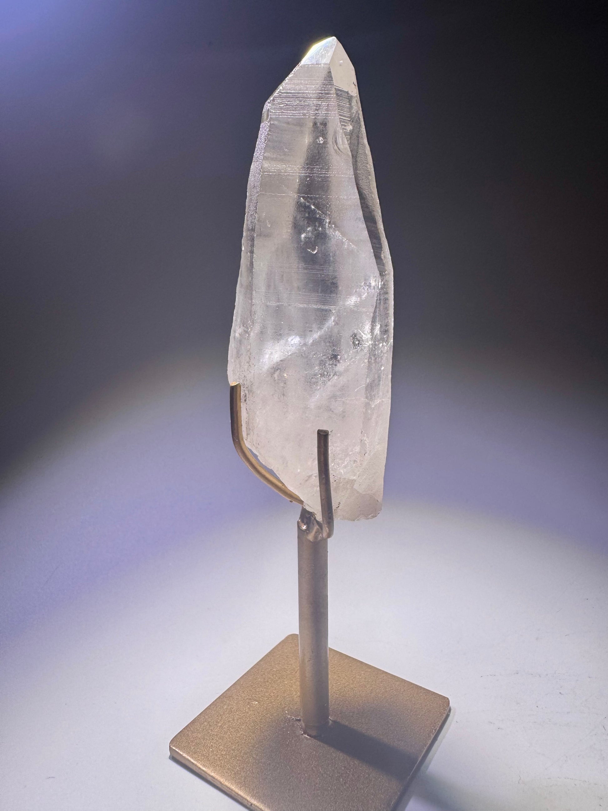 Hochwertiger Lemurian Quarz mit Goldständer 14 cm