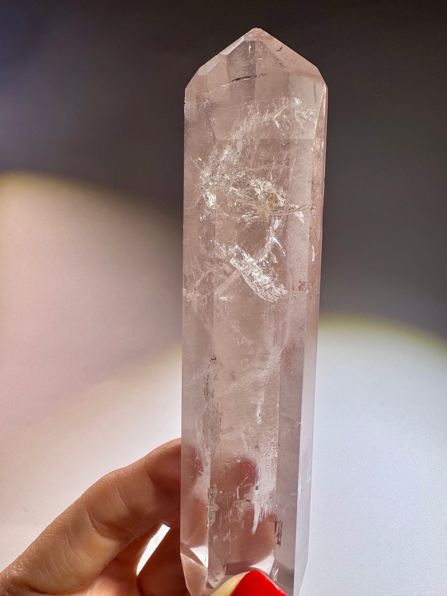 Hochwertiger Lithium-Kristall aus Brasilien mit sanfter rosa Farbe – 12 cm