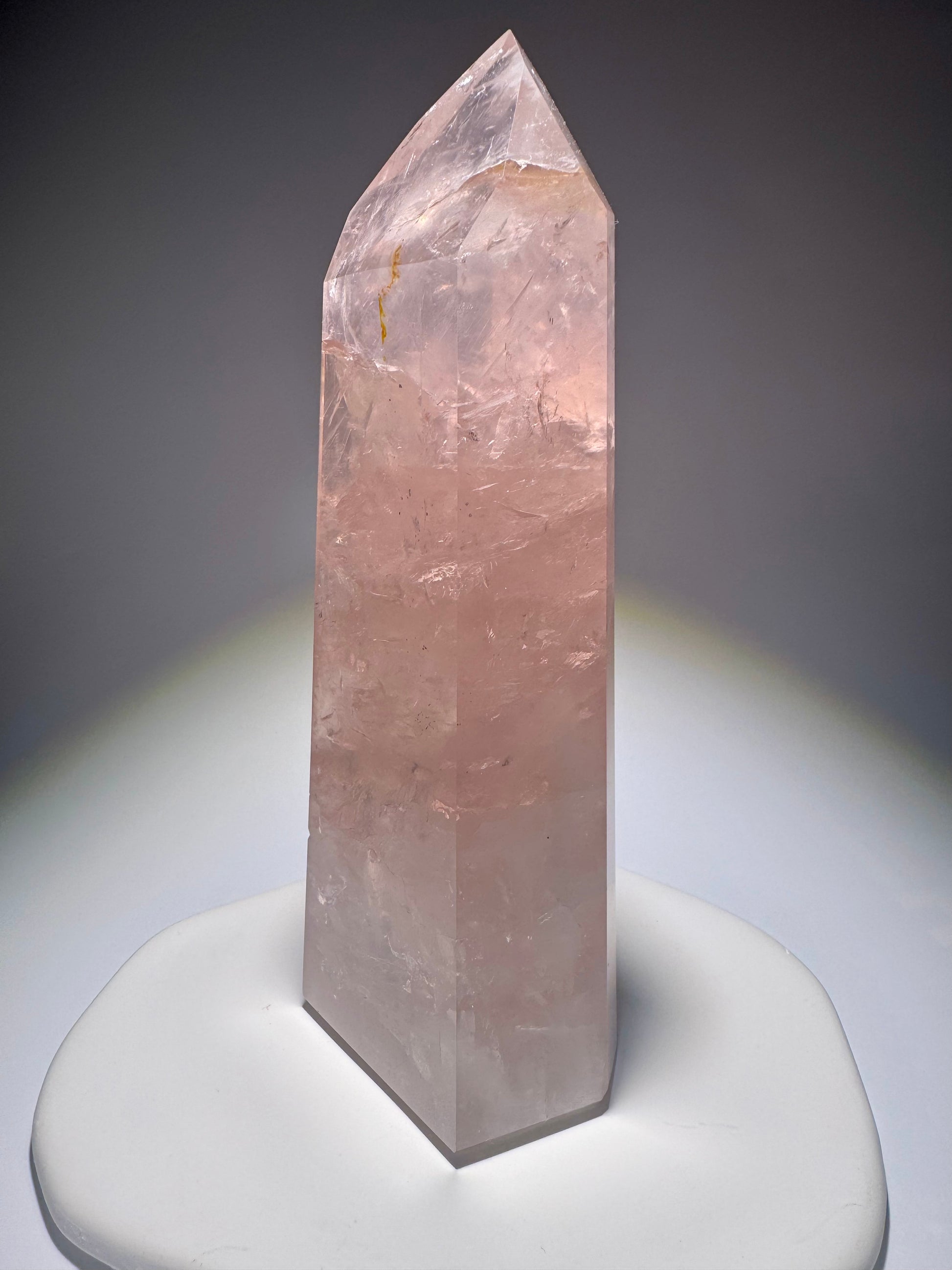 Hochwertiger Rosenquarz Kristall in zartem Rosa 618 g
