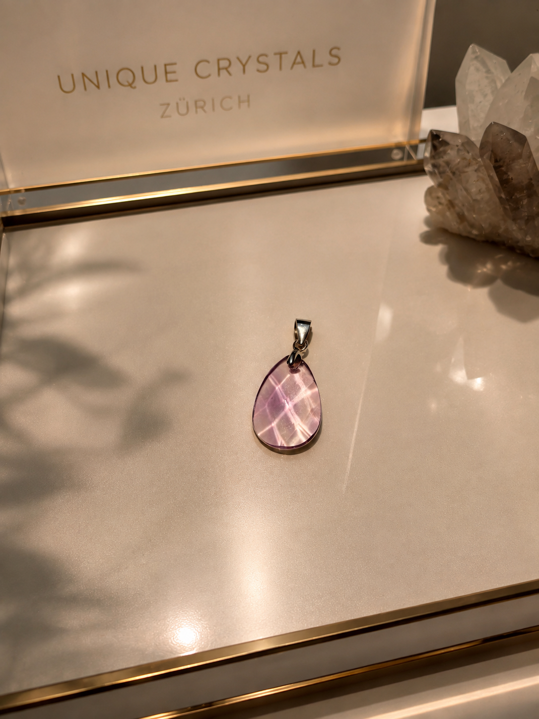Hochwertiger facettierter Amethyst Tropfen mit 925 Sterling Silberöse extra klar
