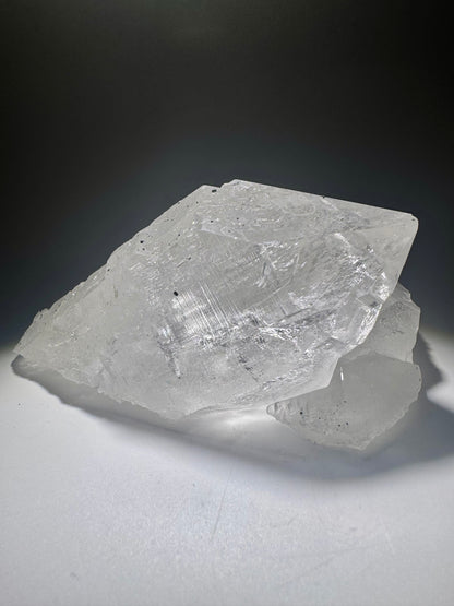 Himalaya-Quarz mit feinen Hämatit-Einschlüssen & Regenbogen Grösse: 11 cm | Gewicht: 360 g