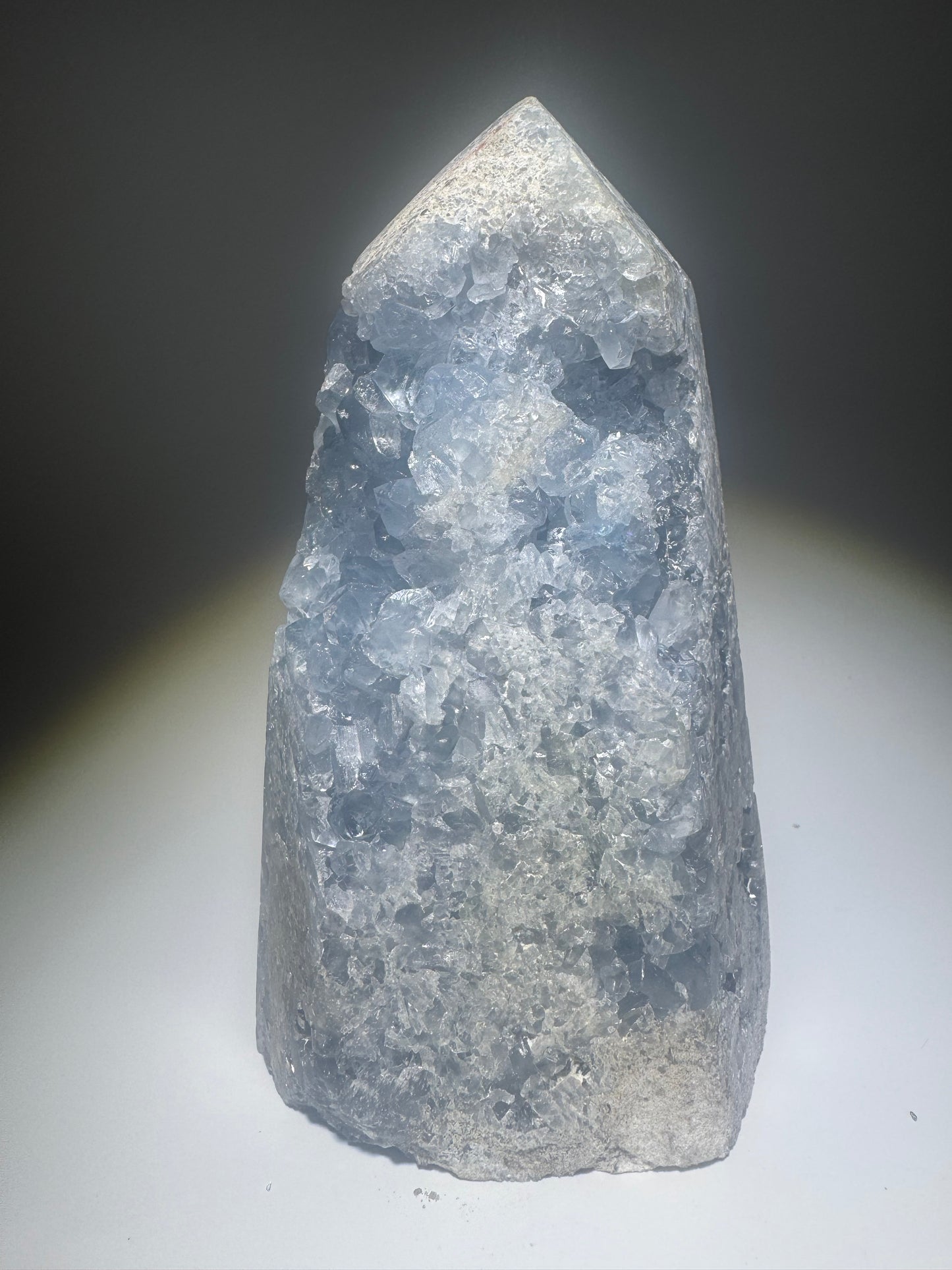 Himmelblaue Celestin-Stufe 14,2 cm mit klaren Spitzen aus Madagaskar – 1,19 kg