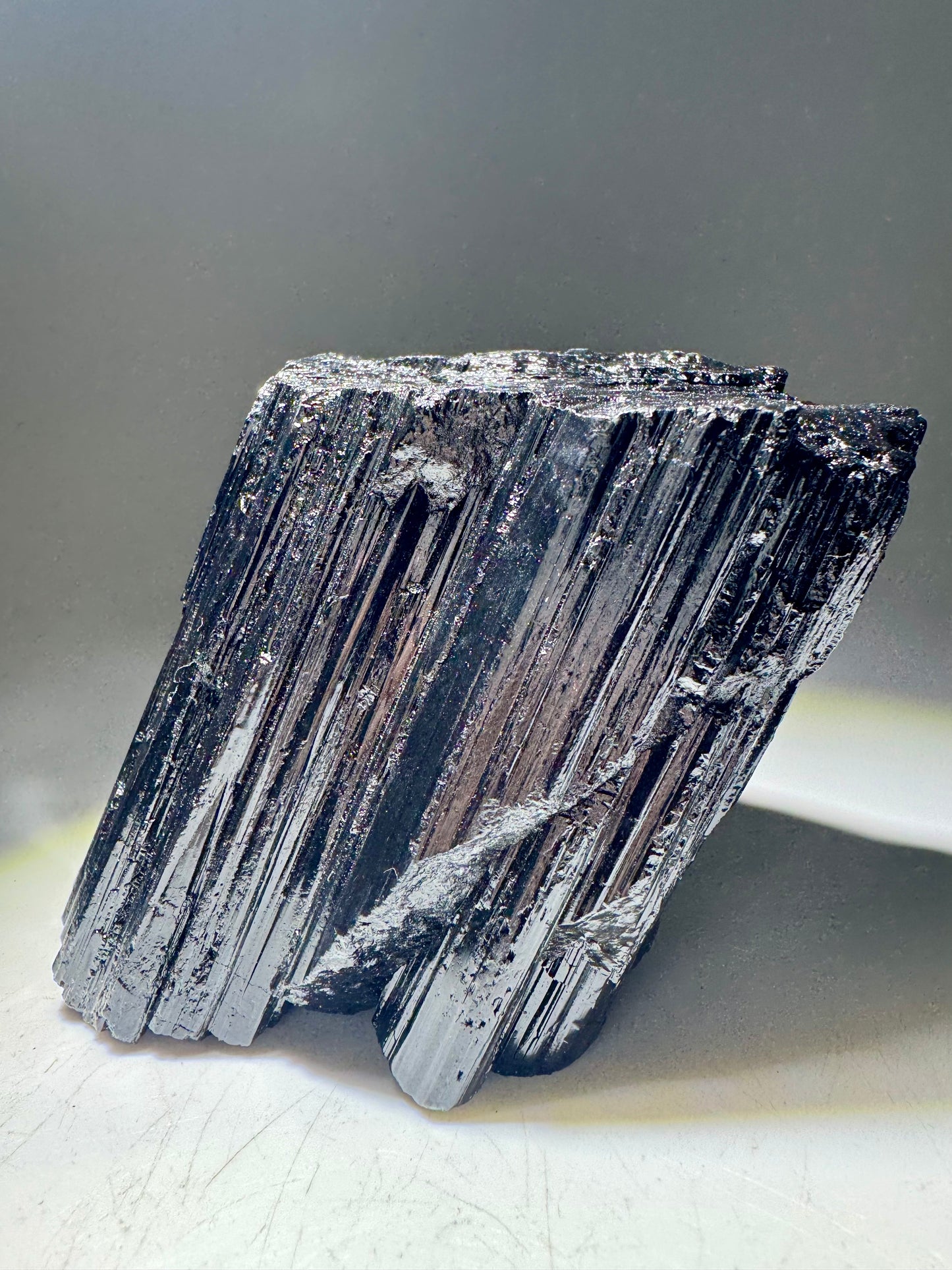 Schwarzer Turmalin Rohstein – Natürlicher Schutz & starke Erdenergie 🖤 | 715 g