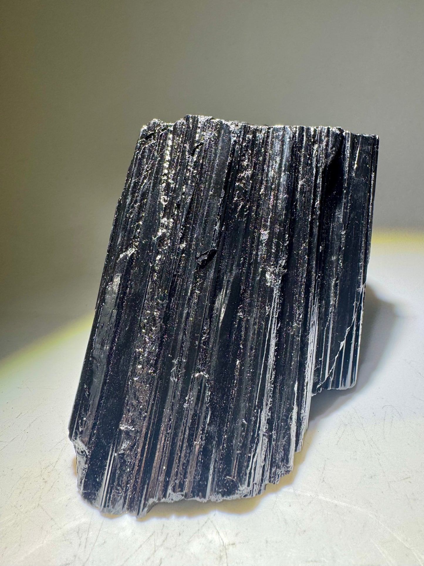 Schwarzer Turmalin Rohstein – Natürlicher Schutz & starke Erdenergie 🖤 | 715 g