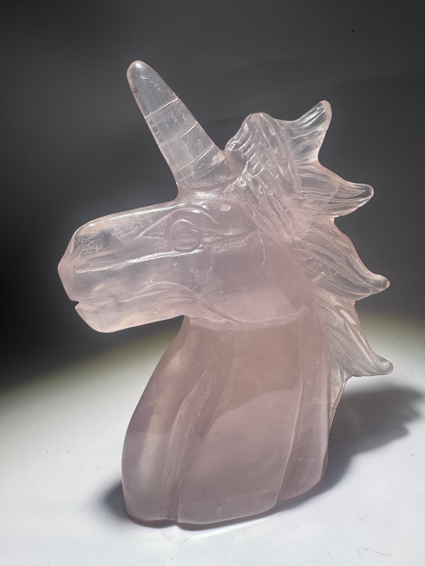 Licorne en quartz rose faite à la main 12 cm – Art magique du cristal 🦄
