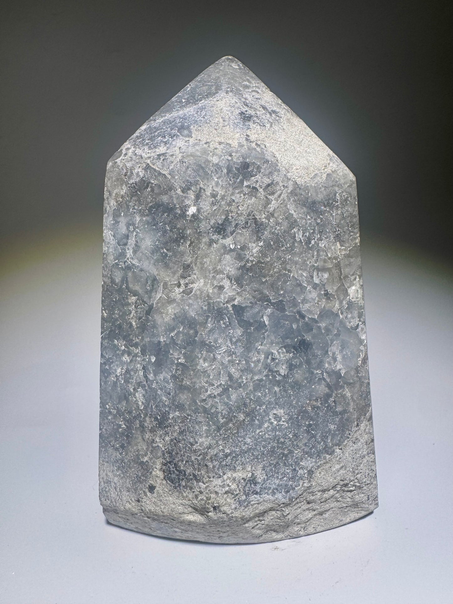 Celestin Kristallspitze 13.5 cm – seltener Edelstein mit leuchtend hellblauen Kristallen