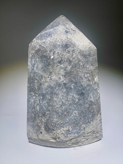 Celestin Kristallspitze 13.5 cm – seltener Edelstein mit leuchtend hellblauen Kristallen