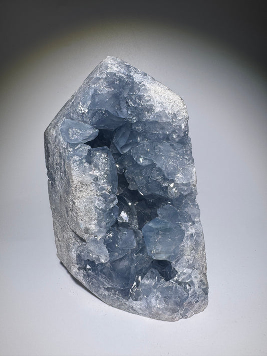 Himmlisch klare Celestin Kristallspitze 13 cm – Premium Edelstein aus Madagaskar