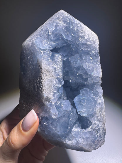 Himmlisch klare Celestin Kristallspitze 13 cm – Premium Edelstein aus Madagaskar
