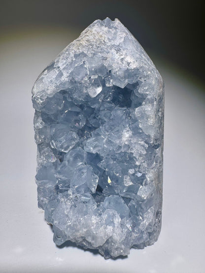 Celestin Kristall 8.5 cm – hellblauer Edelstein aus Madagaskar in Premiumqualität