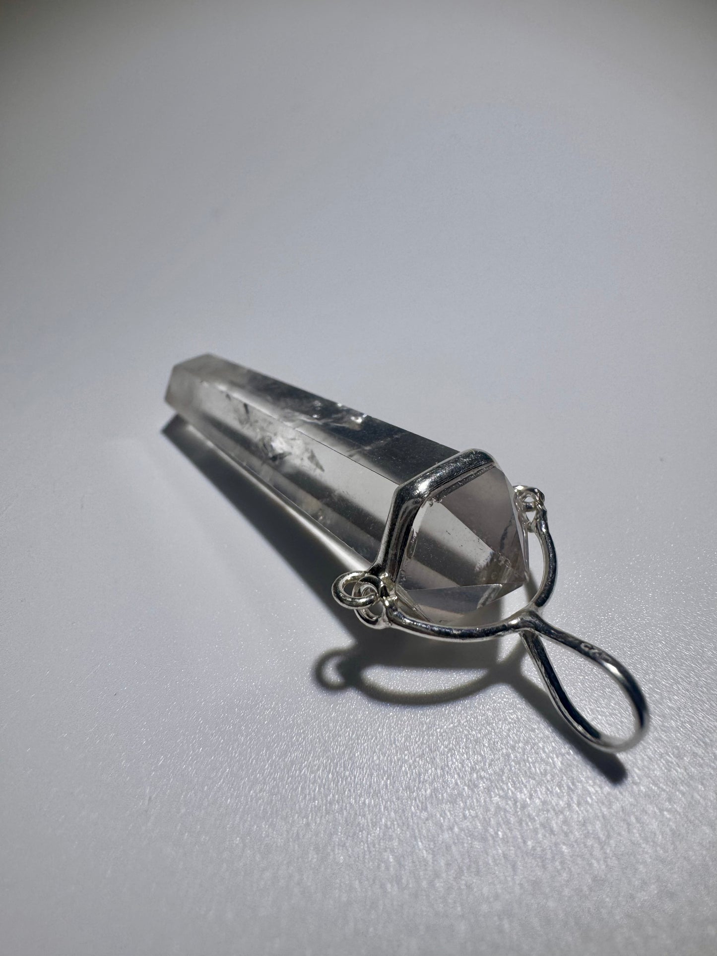 Bergkristall Anhänger 5,3 cm – klare Kristallspitze mit Einschlüssen in 925 Silber
