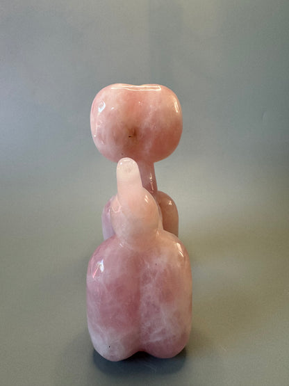Balloon Dog aus Rosenquarz - 15cm, 957g