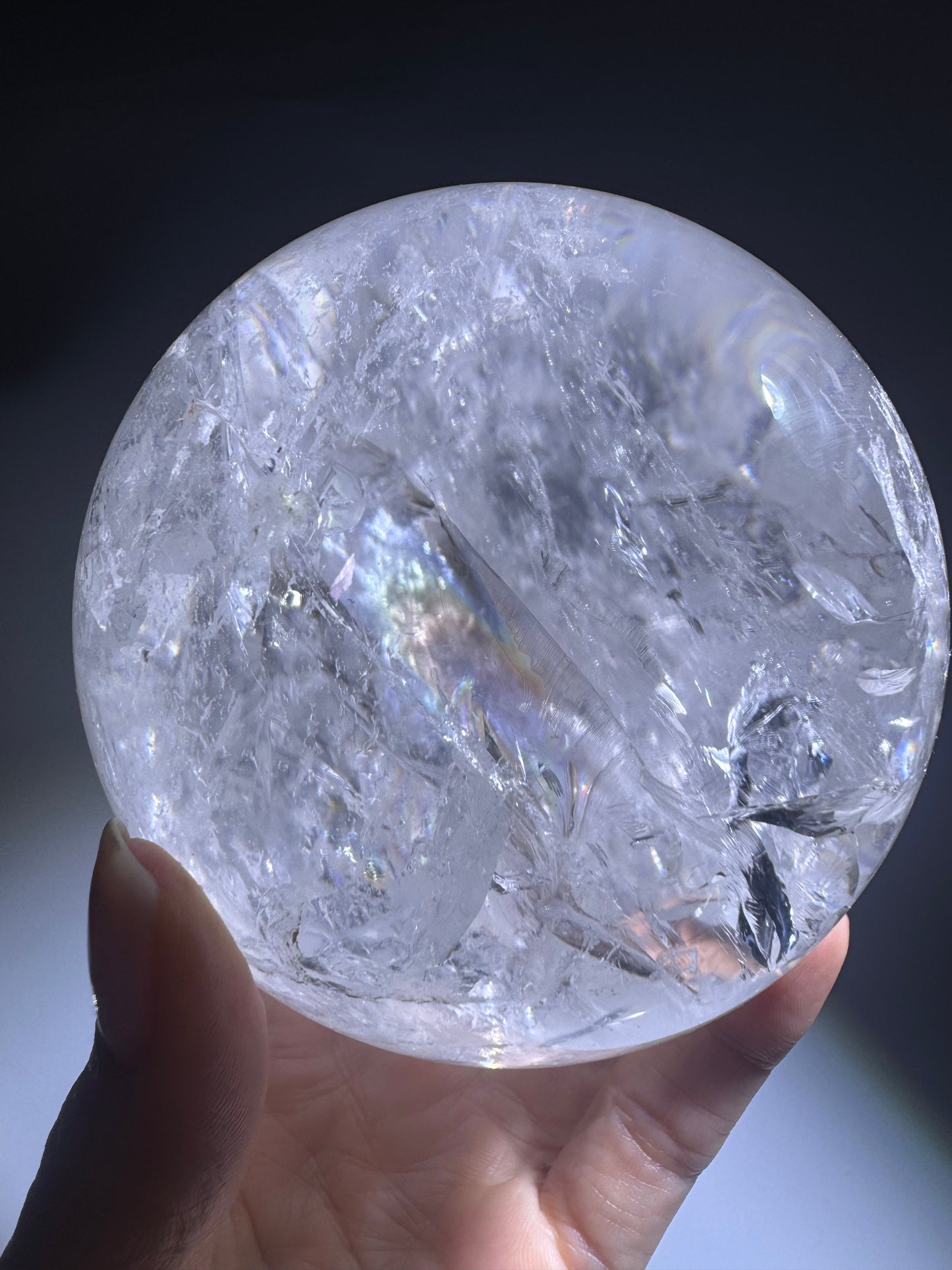 Wunderschöne Bergkristallkugel 9 cm – Handgeschliffen aus Brasilien 🌈✨